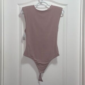 Aritzia Babaton Contour Shoulder Pad Bodysuit